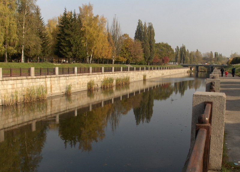 Річка в місті: Від Водних Шляхів до Екологічних Аспектів
